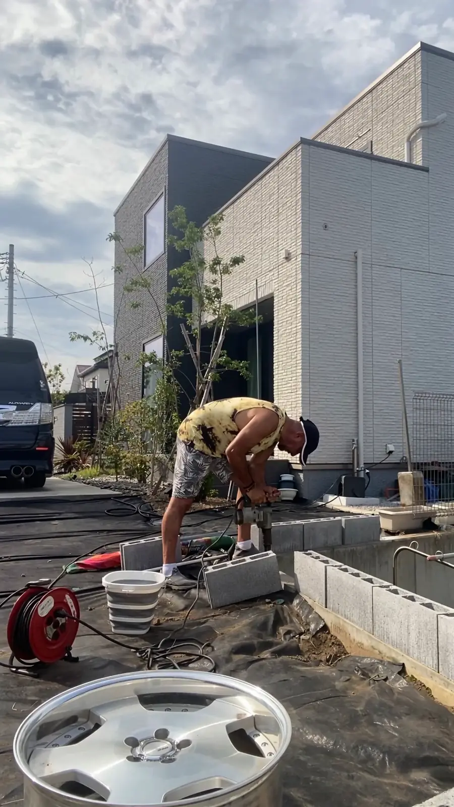 ブロック塀に穴を開ける